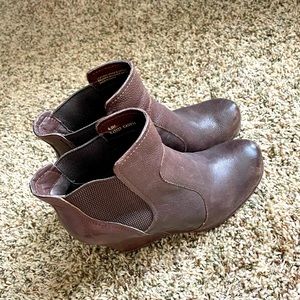Kork ease wedge brown bootie shoe women’s size 6.5